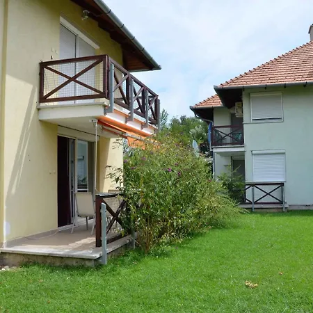 Apartamento In Balatonoeszoed 53188 Balatonoszod
